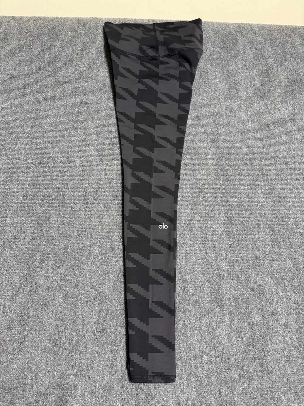 ALO Yoga Black and Charcoal Geometric Leggings